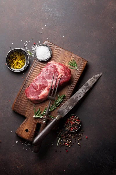 Nötstek med ingredienser — Stockfoto