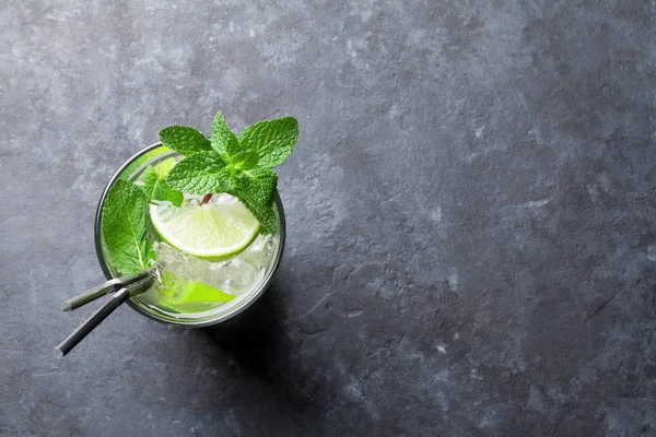 Mojito masaya kokteyl — Stok fotoğraf