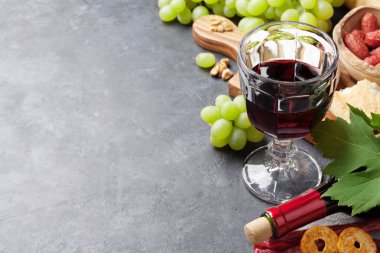 Şarap, üzüm, peynir, sosis