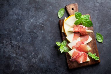 prosciutto ve fesleğen taze kavun