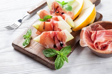 prosciutto ve fesleğen taze kavun