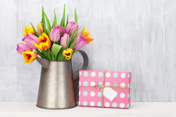 Tulip flowers bouquet and gift box — Stock Photo, Image