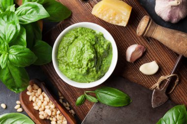 pesto sosu malzemeler