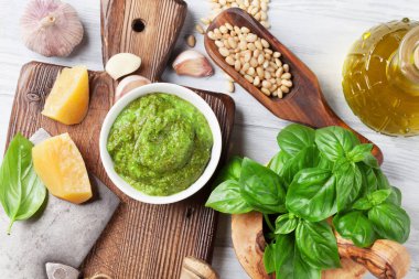 pesto sosu malzemeler