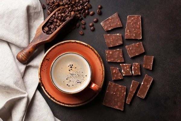 Kaffeetasse und Schokolade — Stockfoto