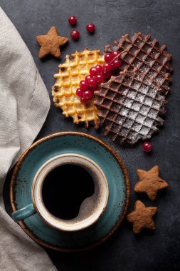 kahve ve çilek ile gözleme