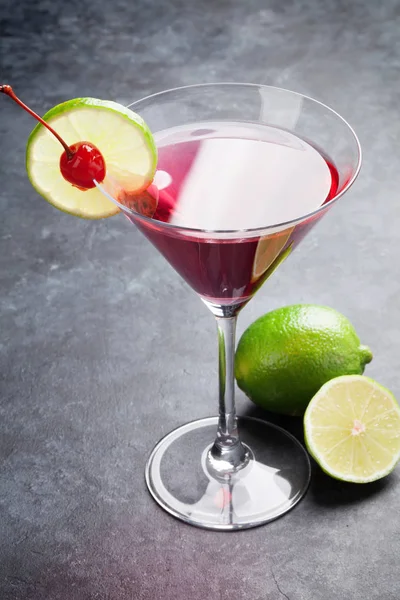 Cosmopolitan cocktail on table — Stock Photo, Image