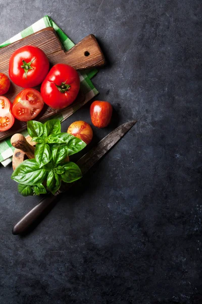 Verse rijpe tuin tomaten — Stockfoto