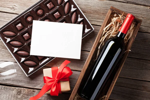 와인, 선물, 초콜릿 상자 — 스톡 사진