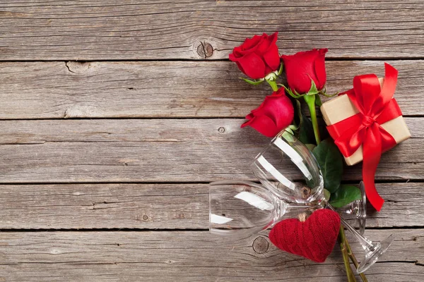 玫瑰、 心、 礼品盒 — 图库照片