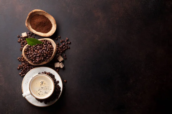 Coffee cup, beans and ground powder — Stock Photo, Image