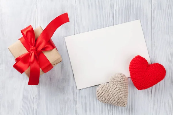 Greeting card, hjärtan och presentbox — Stockfoto