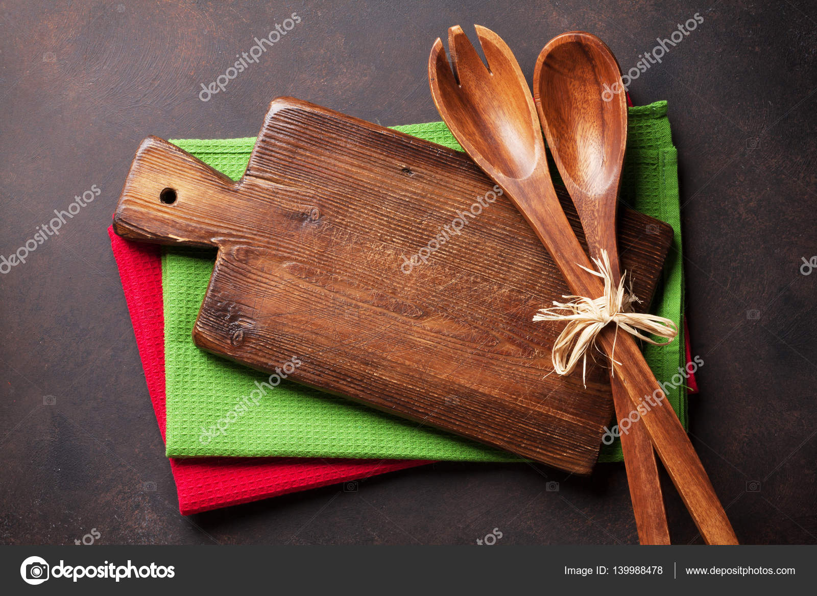 Vecchi utensili da cucina dell\'annata — Foto Stock © karandaev ... Vecchi utensili da cucina dell\'annata — Foto Stock © karandaev ...