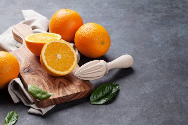 taze turuncu meyveler