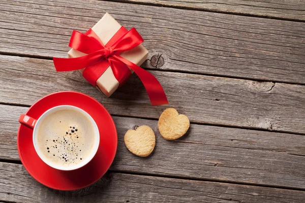 Rote Kaffeetasse und Geschenkbox — Stockfoto