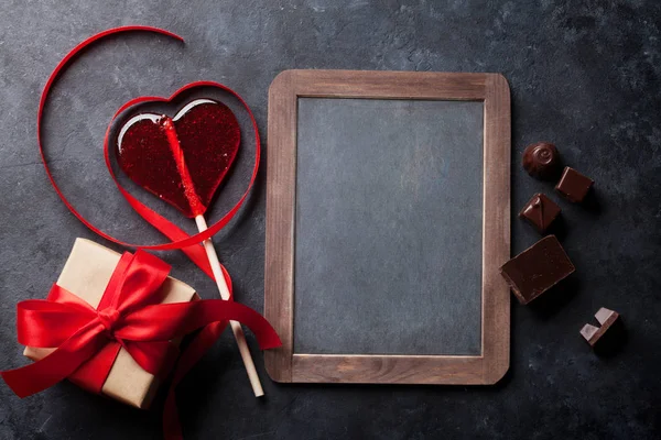 Lint, snoep hart en gift box — Stockfoto