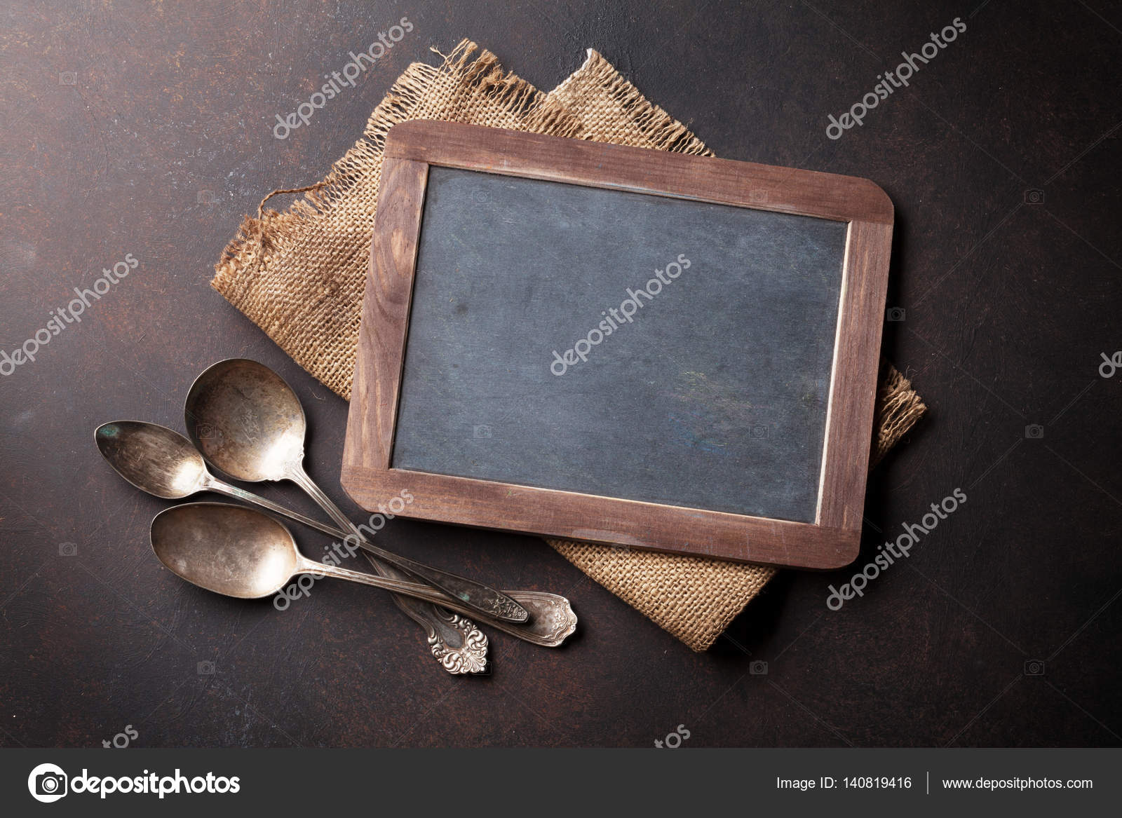 Vecchi utensili da cucina dell\'annata — Foto Stock © karandaev ... Vecchi utensili da cucina dell\'annata — Foto Stock © karandaev ...