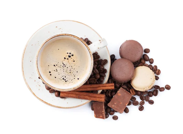 Šálek kávy, čokolády a makronky — Stock fotografie
