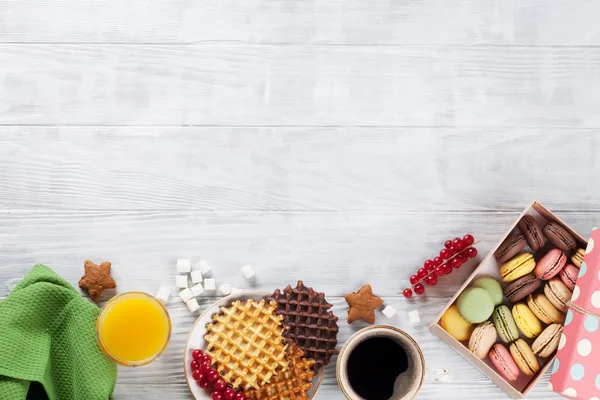 Café, suco e waffles — Fotografia de Stock