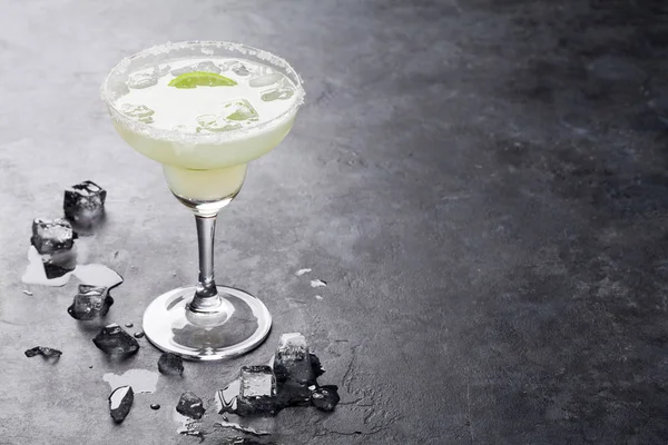 Margarita cocktail på bord — Stockfoto