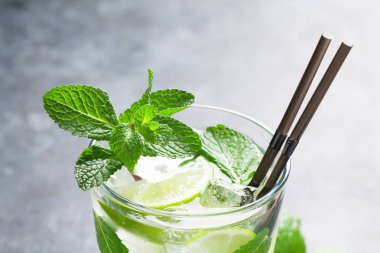 Mojito kokteyl yakın çekim