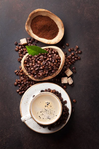 コーヒー カップ、豆、研磨粉 — ストック写真