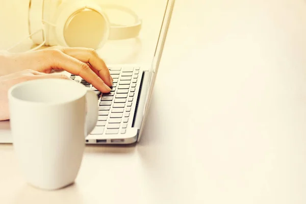 Female hands typing on keyboard — Stock Photo, Image