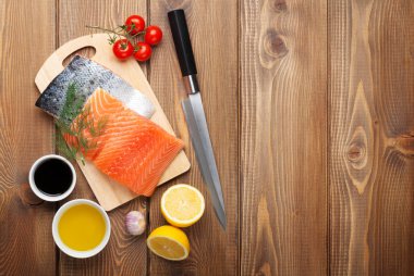 Somon, baharatlar ve soslar