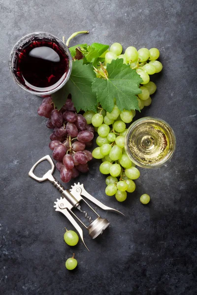 Kırmızı ve beyaz şarap ve üzüm