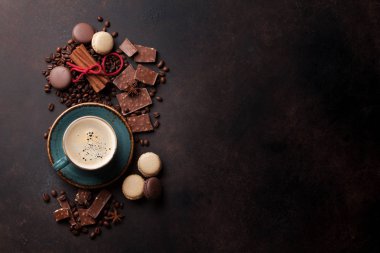 Kahve, çikolata ve macarons 