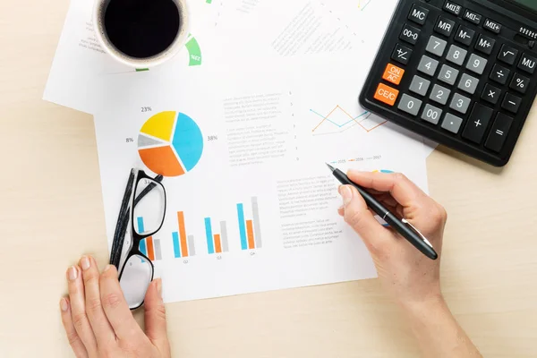 Woman working with reports and charts — Stock Photo, Image