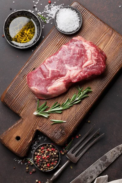 Bistecca di manzo ribeye cruda — Foto Stock