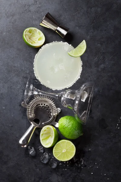 Margarita cocktail on dark stone table — Stock Photo, Image