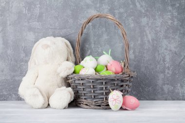 Oyuncak ve Paskalya yumurta tavşan