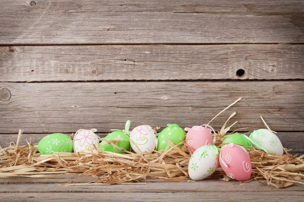 Easter eggs in front of wooden wall — Stock Photo, Image