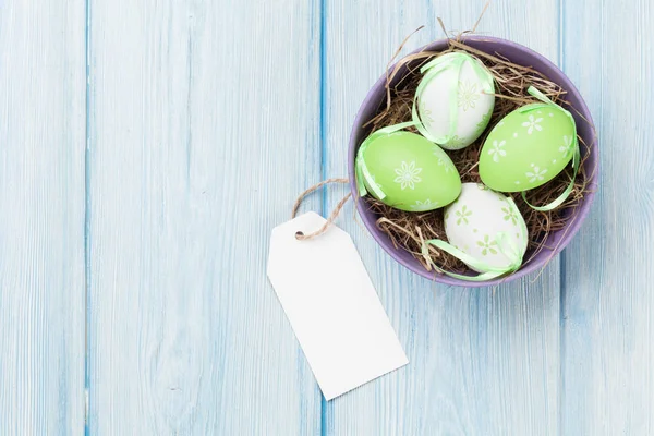 Ovos de Páscoa e etiqueta em branco — Fotografia de Stock