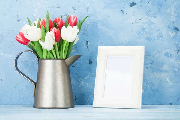 Tulips bouquet and photo frame — Stock Photo, Image