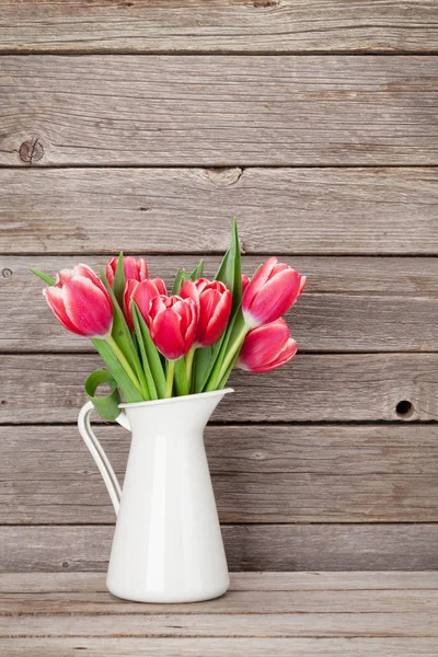 Ramo de tulipanes rojos — Foto de Stock