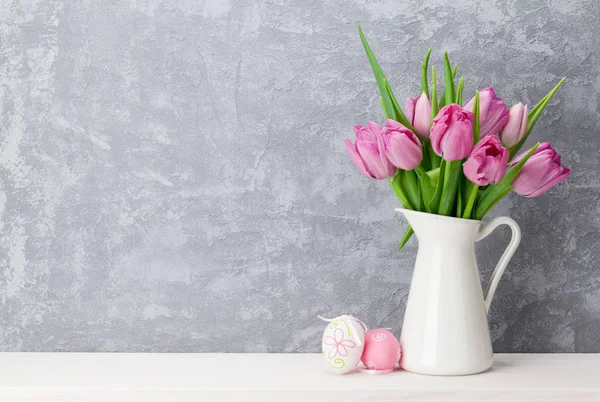 Easter eggs and pink tulips — Stock Photo, Image