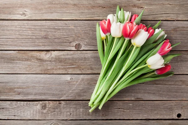 Vörös és fehér tulipán csokor — Stock Fotó