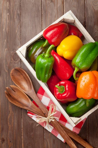 Verse kleurrijke paprika vak — Stockfoto