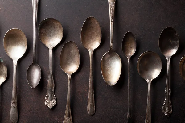 Taş Masa üzerinde eski vintage kaşık