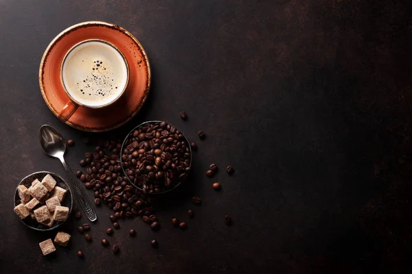 Taza de café, frijoles y azúcar —  Fotos de Stock