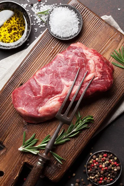 Hovězí steak s přísadami — Stock fotografie