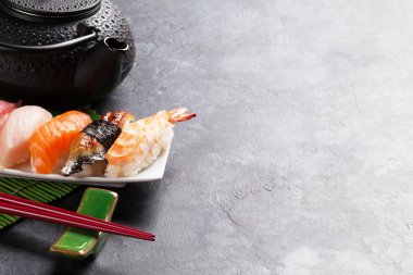 Suşi ve yeşil çay