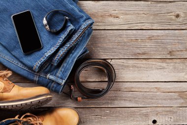 Kot pantolon, Ayakkabı, kemer, smartphone