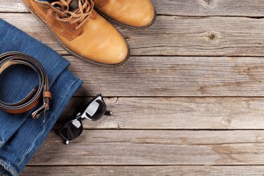 Kot pantolon, Ayakkabı, gözlük 