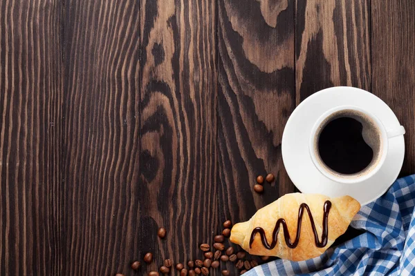 Fresh croissant and coffee — Stock Photo, Image