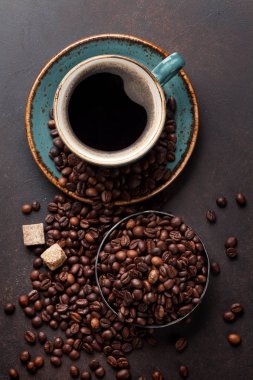 Kahve fincanı, fasulye ve şeker
