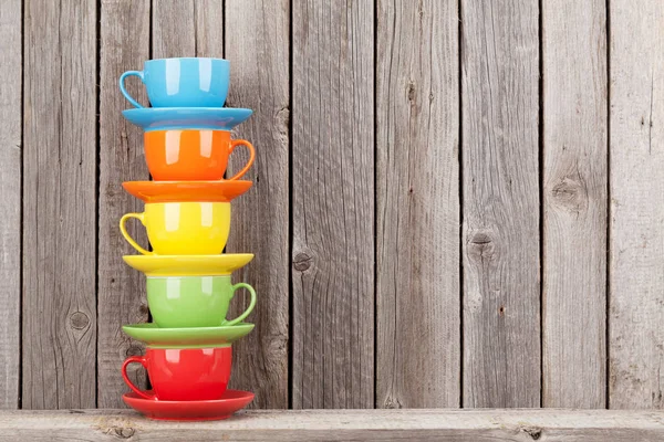 Colorful coffee cups on shelf — Stock Photo, Image